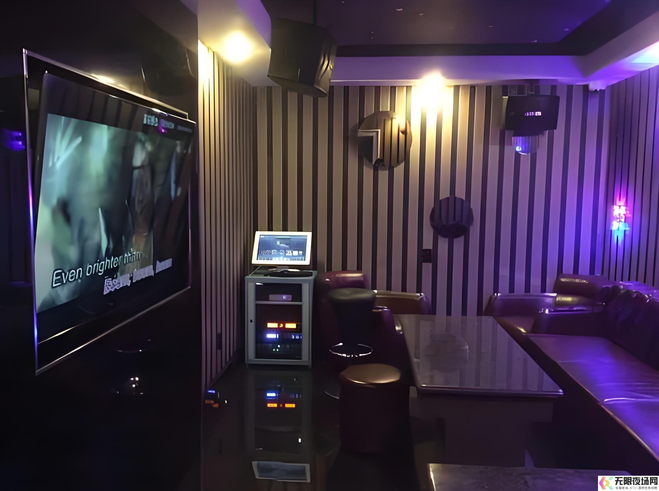 武汉夜总会小品：笑声中的魅力与生活